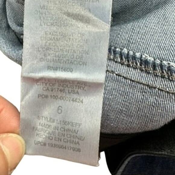 Wit & Wisdom Jeans Size 6, Comfy, Distressed, Elastic Lined waistband, Raw Hem - Picture 5 of 10